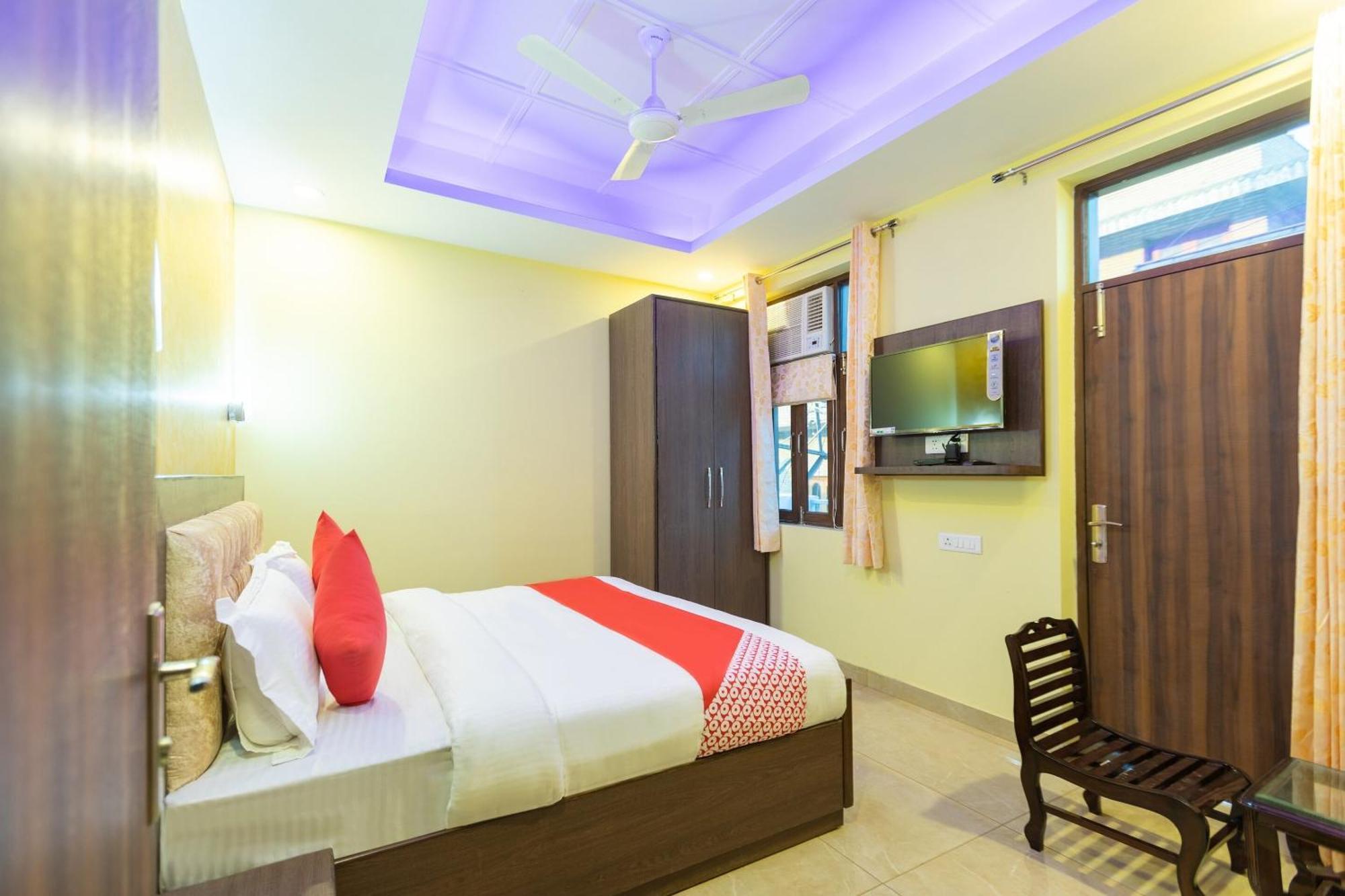 Super Oyo Hotel O Red Stone Inn Нью-Дели Экстерьер фото
