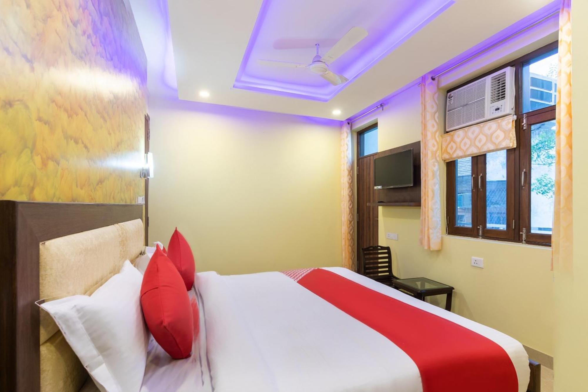 Super Oyo Hotel O Red Stone Inn Нью-Дели Экстерьер фото