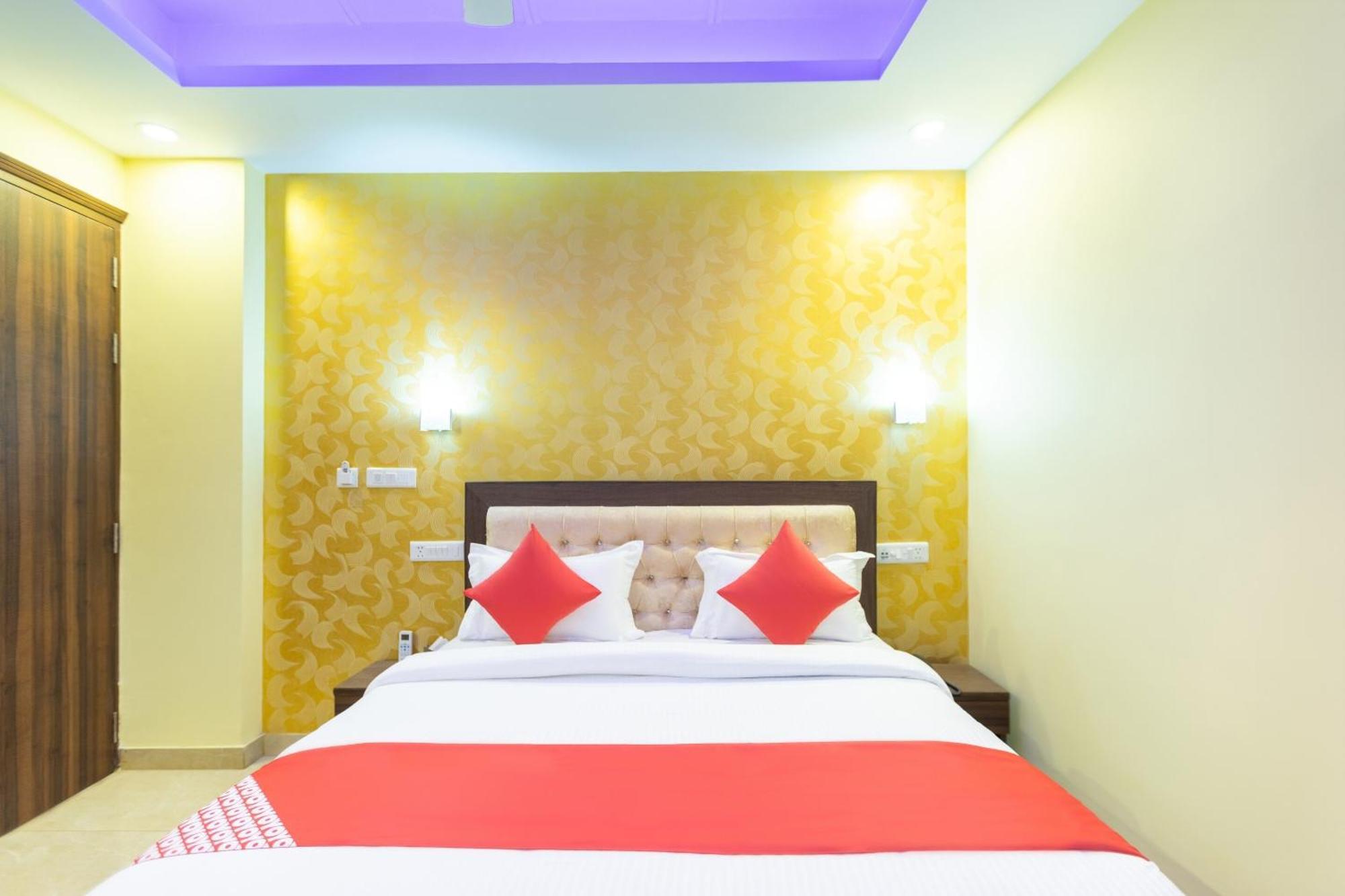 Super Oyo Hotel O Red Stone Inn Нью-Дели Экстерьер фото