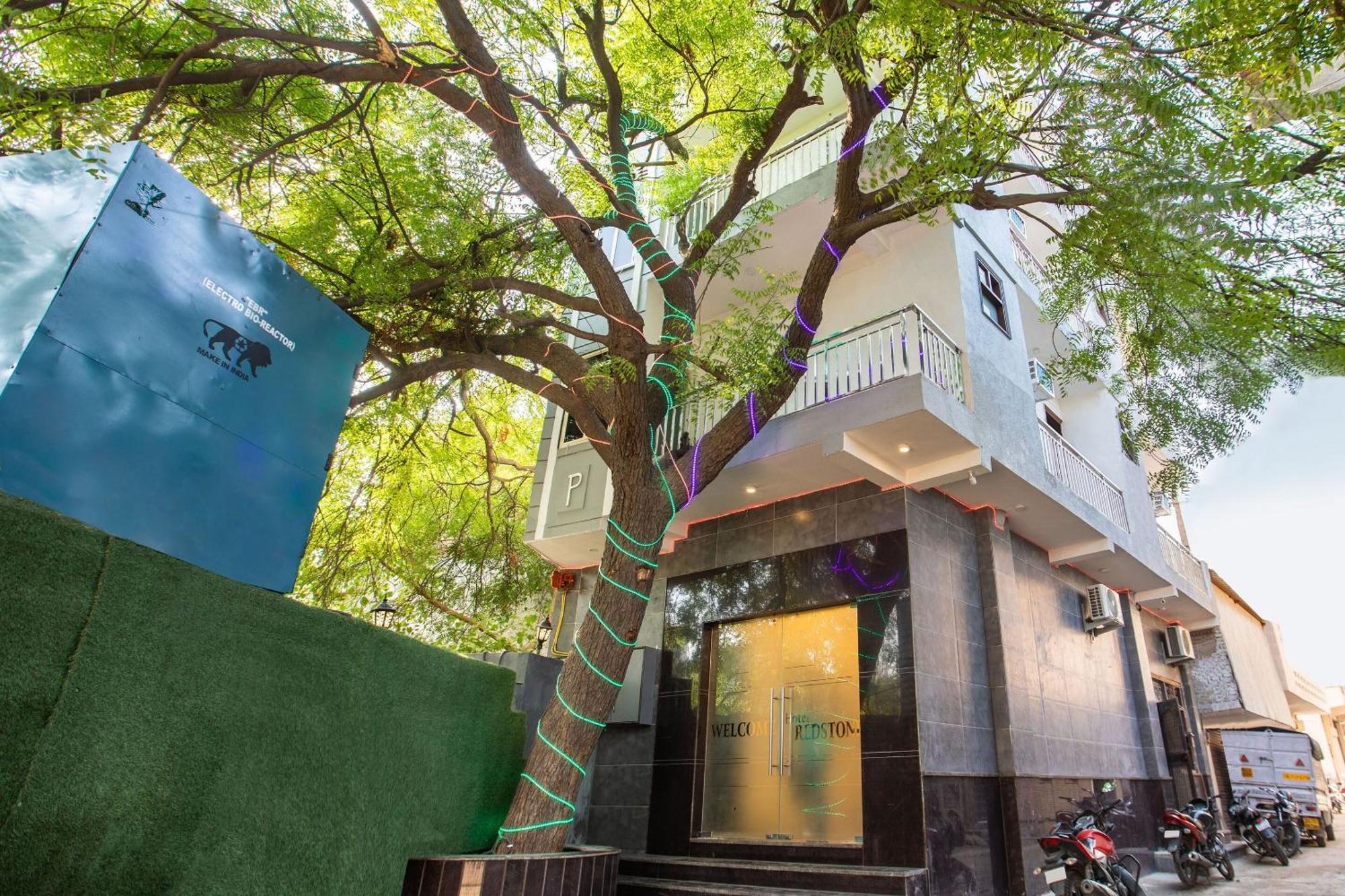 Super Oyo Hotel O Red Stone Inn Нью-Дели Экстерьер фото