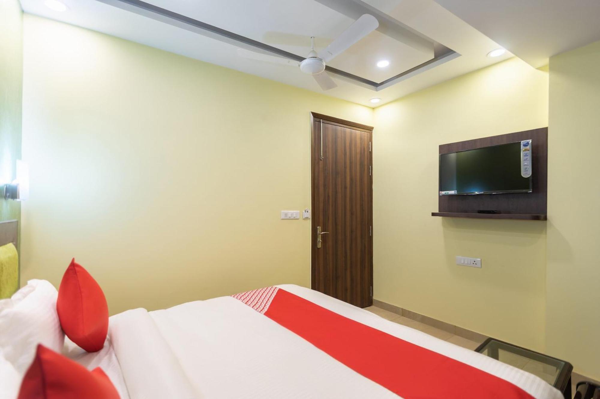 Super Oyo Hotel O Red Stone Inn Нью-Дели Экстерьер фото