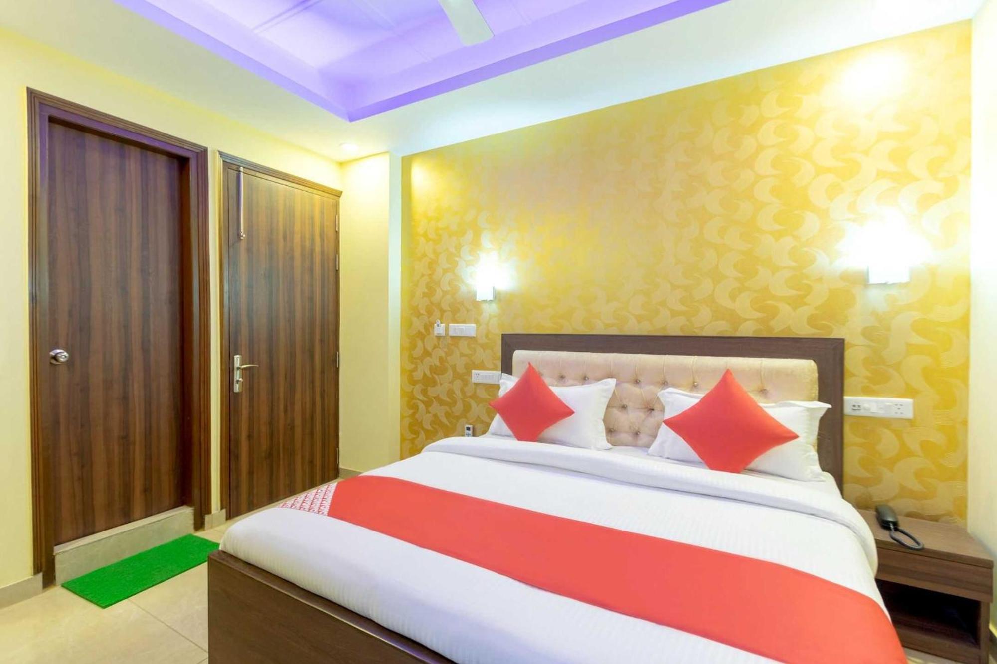 Super Oyo Hotel O Red Stone Inn Нью-Дели Экстерьер фото